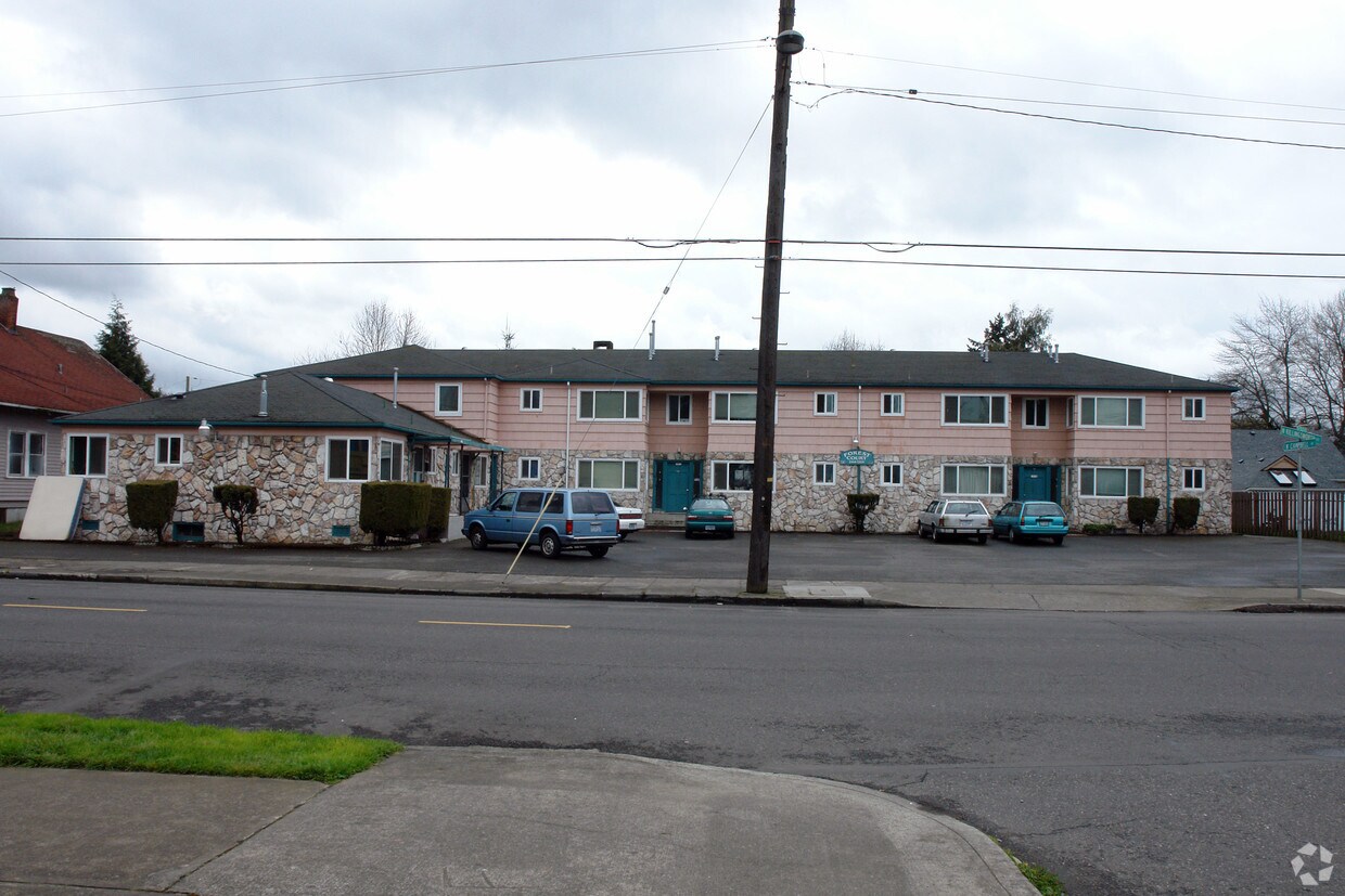 Foto del edificio - Forest Court Apartments