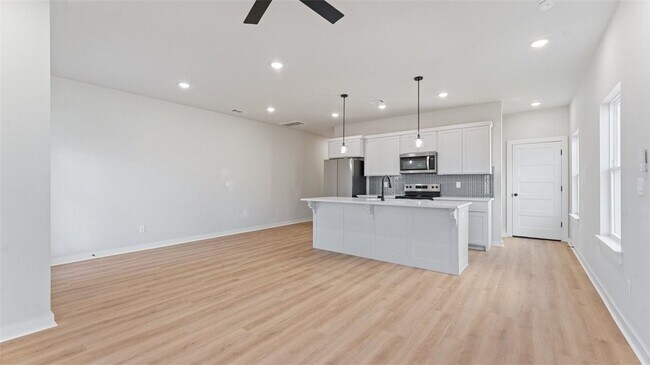 Building Photo - 1707 Cuppett Cir