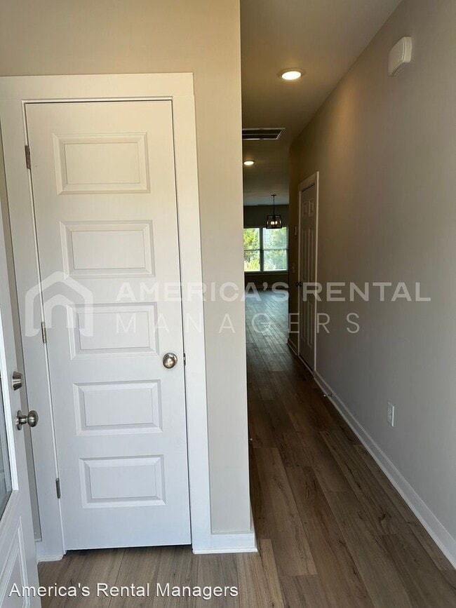 Building Photo - 4 br, 2.5 bath House - 302 Shiloh Creek Drive