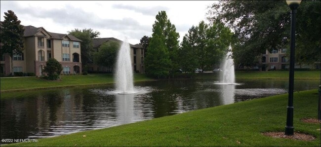 Building Photo - 7800 Point Meadows Dr