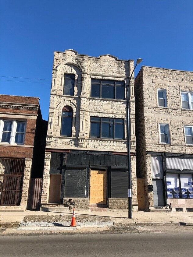Primary Photo - 751 S California Ave