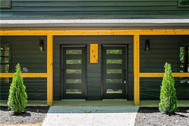 Building Photo - 1249 N Lea Ct SE