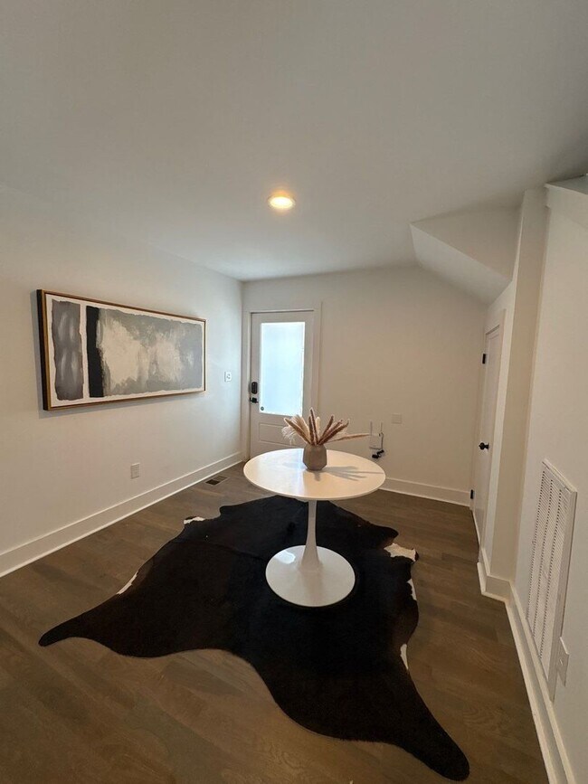 Foto del edificio - Fully Furnished 5 Bed, 3.5 Bath Located In East Nashville's McFerrin Park Neighborhood w/ Flexibl...