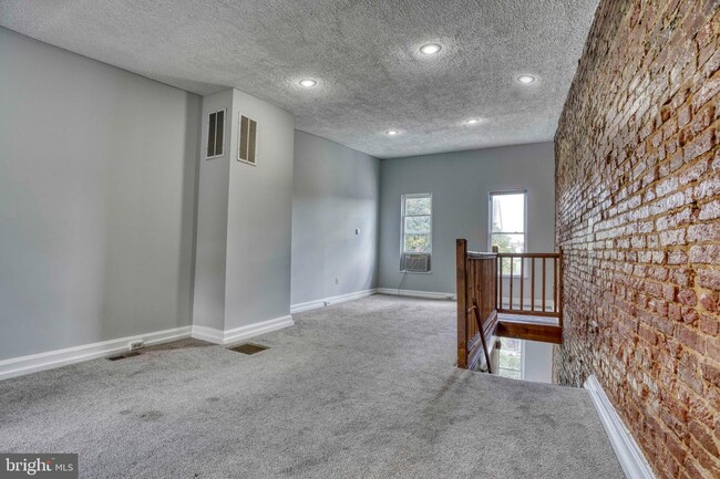 Building Photo - 530 S Bond St