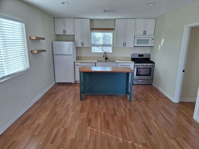 Building Photo - 3809 Rose Ave