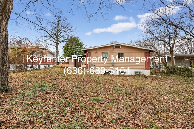 Foto del edificio - Updated 3-Bedroom Home with Fenced Yard in Florissant