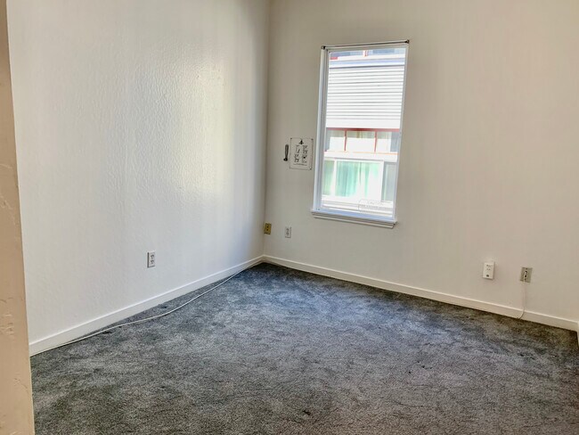 Foto del edificio - 14 1/2 Bannam Pl