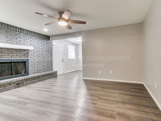 Building Photo - 606 Elmwood Dr