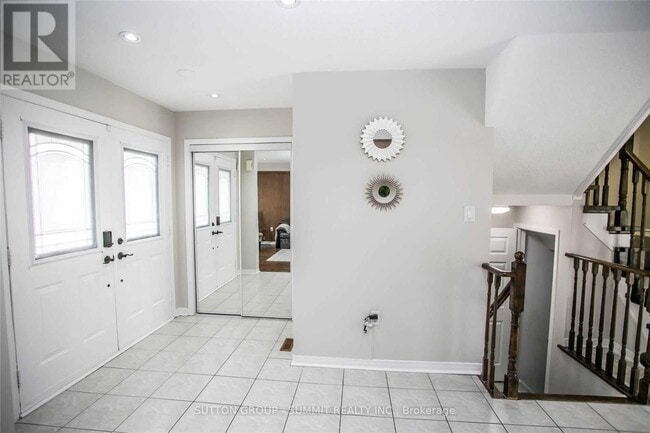 Building Photo - 5828 Tenth Line W