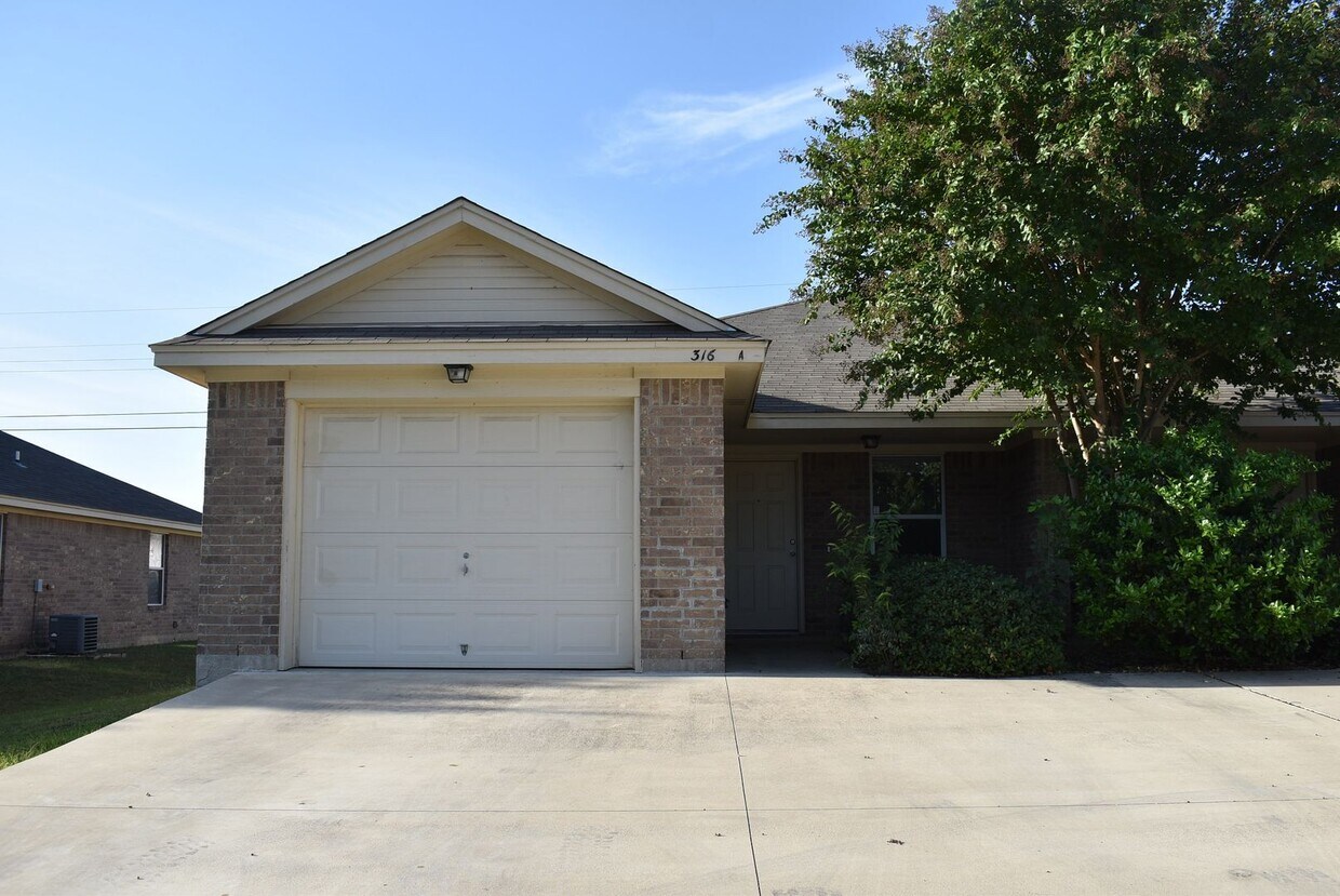 Foto principal - 504 S Juanita Dr