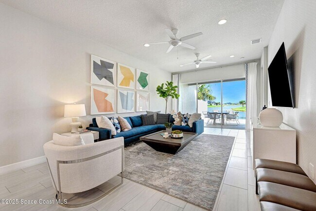 Foto del edificio - Former MODEL HOME with amazing lake view!