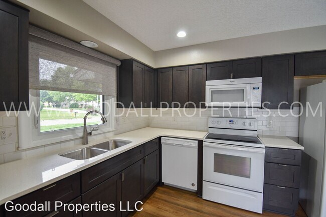 Building Photo - 2 br, 1 bath House - 1313 NW 92nd St (Right)