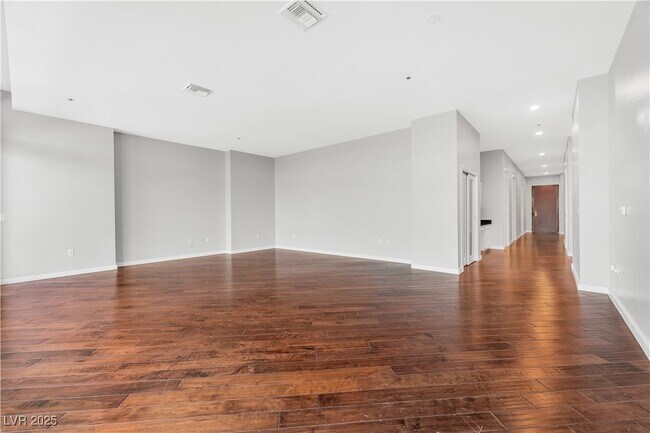 Foto del edificio - 4575 Dean Martin Dr