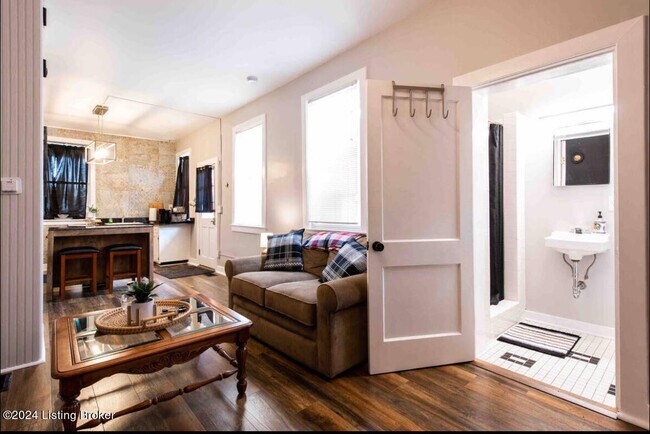 Foto del edificio - 709 E Washington St