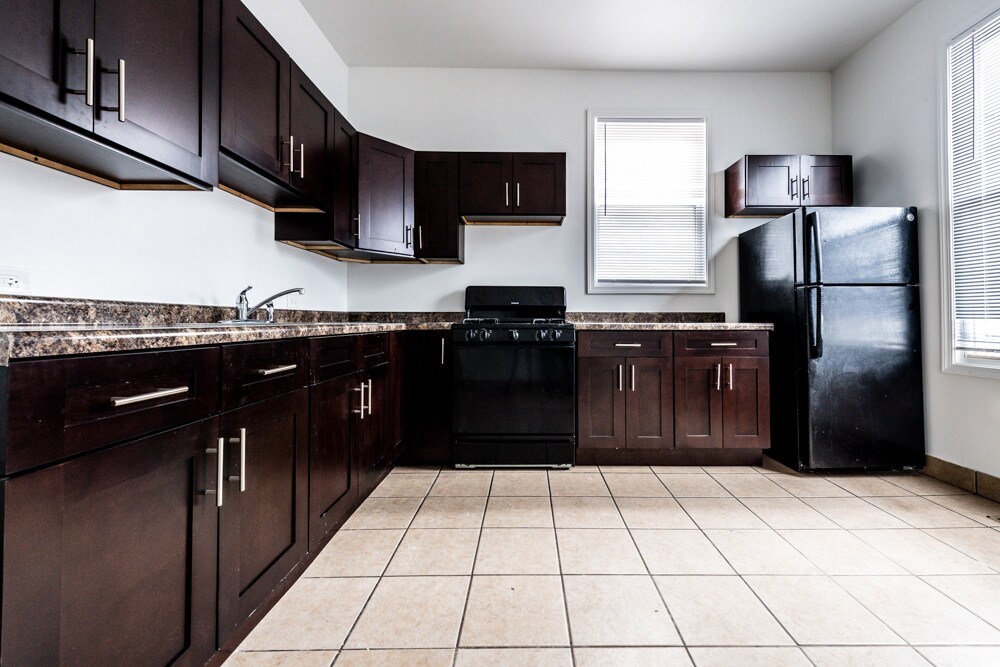 Foto principal - 1008 N Menard Ave