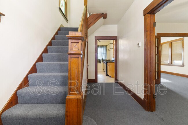 Building Photo - 328 Anthony St