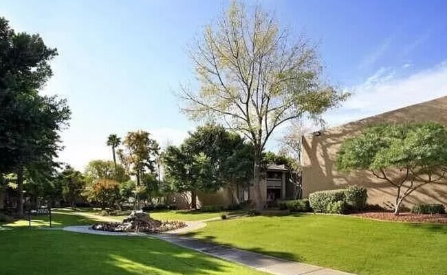 Foto del edificio - 3825 E Camelback Rd