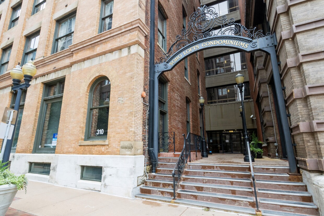 Foto principal - 308 W 8th St