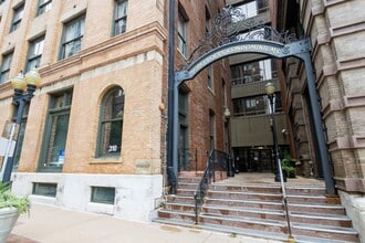 Building Photo - 308 W 8th St