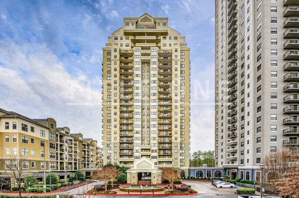 Foto principal - 799 Hammond Drive Unit 425 - Available Now