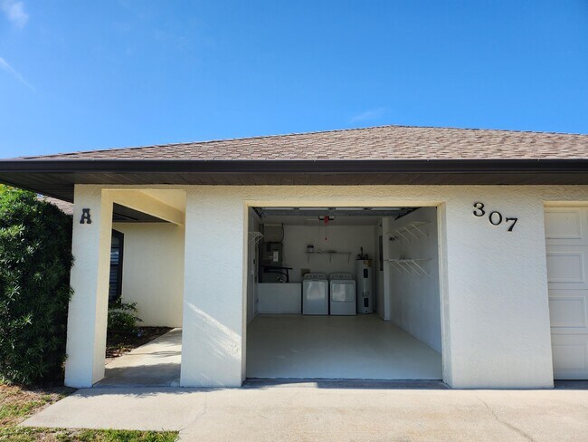 Building Photo - 307 S Wimbrow Dr