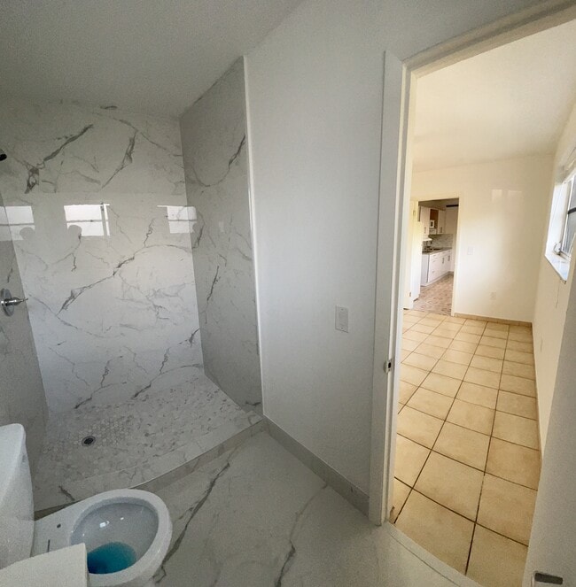 Building Photo - 501 SW 60th Ct
