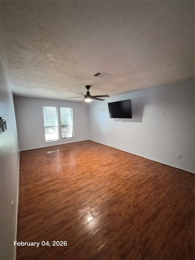 Building Photo - 2923 Edgewood Dr