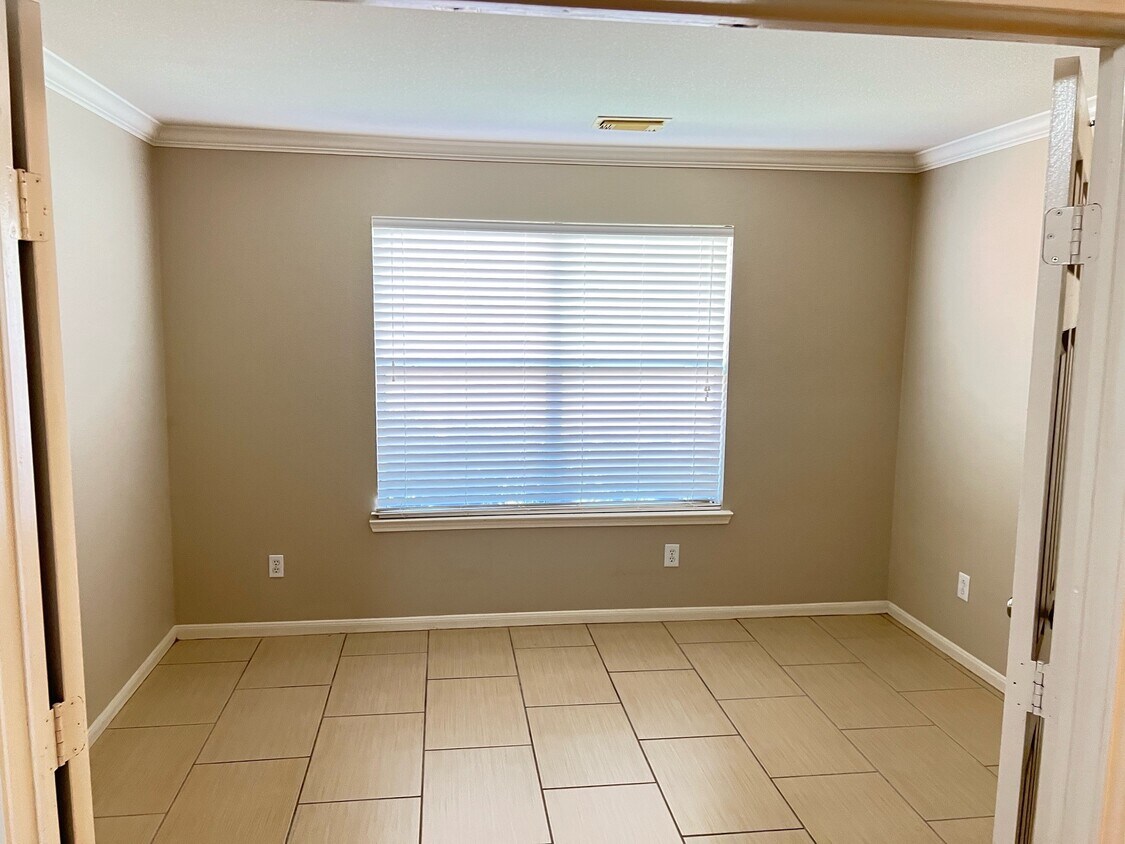 Foto del edificio - 2030 Waverly Glend Dr