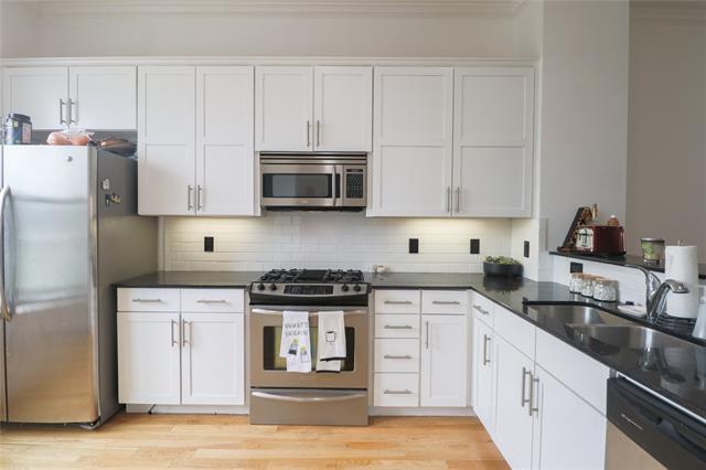 Foto del edificio - 708 Skyline Bluff Ct