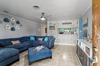 Building Photo - 728 7th St