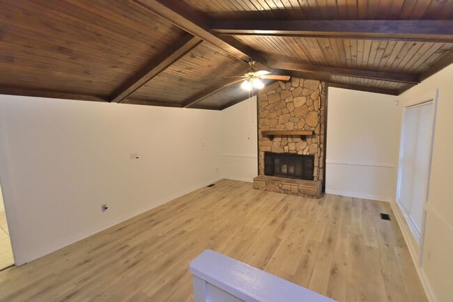 Building Photo - 1713 Old Barn Rd