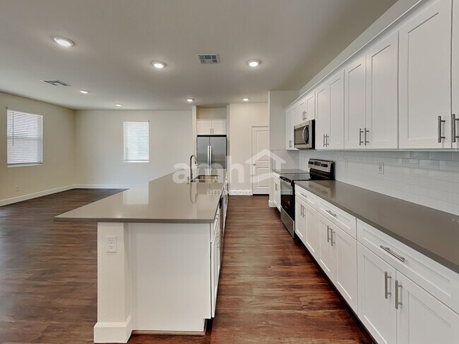 Building Photo - 563 Lotus Land Avenue