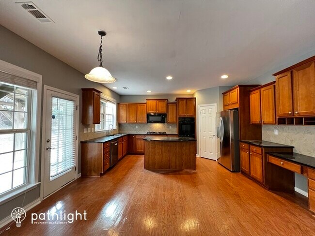 Foto del edificio - 300 Lakeview Terrace, Canton, GA, 30115