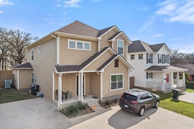 Building Photo - 117 Fairway Dr