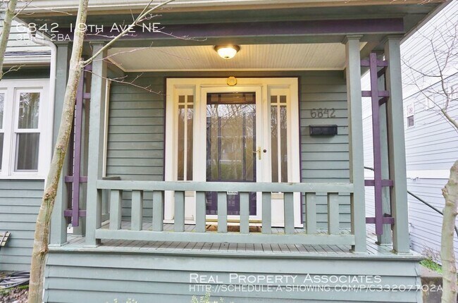 Building Photo - Renovated Craftsman with all the Charm!