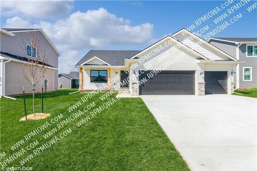 THREE CAR GARAGE!! 3 Bedroom, 2 Bathroom H... House Rental in Ankeny