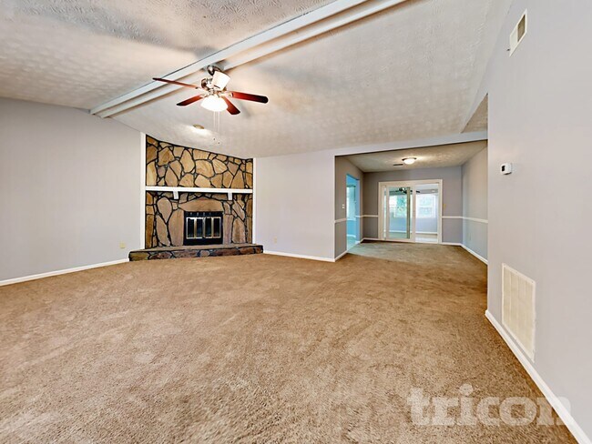 Building Photo - 1731 Hidden Acres Dr SW