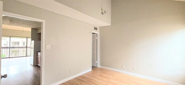 Building Photo - 12900 Walden Rd