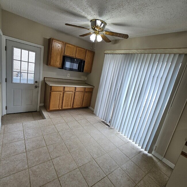 Foto del edificio - 3 Bedroom, 2 Bathroom, 2 Car Garage Brick ...