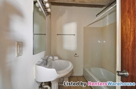 Building Photo - Renovated, Loft Style 2 Bedroom in East Point
