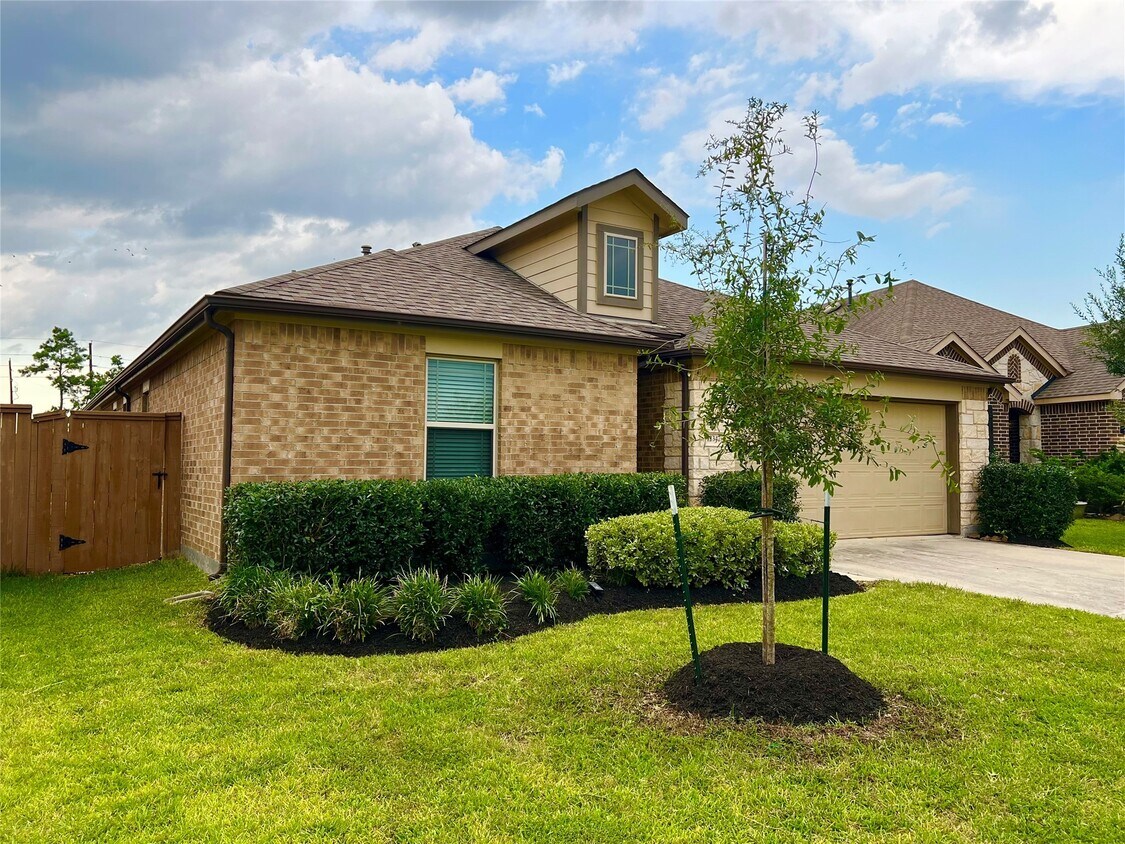 Primary Photo - 12347 Breckenwood Mills Dr