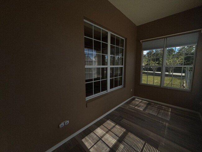 Foto del edificio - Large home and yard- 4/4 won't last