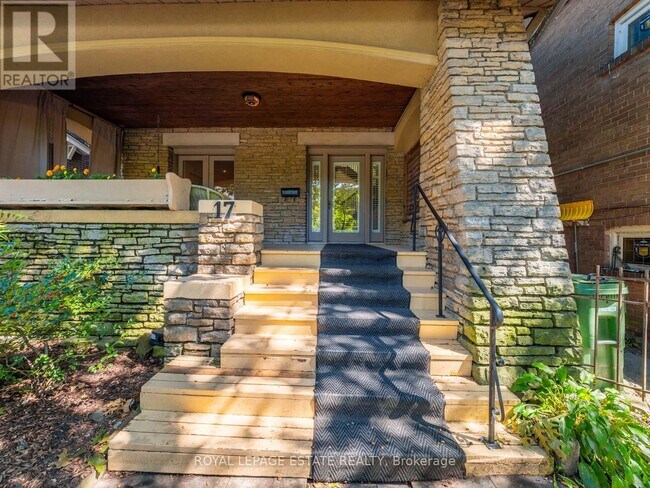 Photo du bâtiment - 17 Balsam Ave