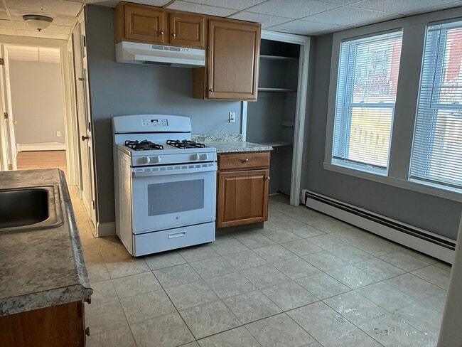 Building Photo - 129 S Elm St