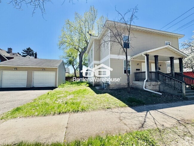 Building Photo - 1109 17th Ave N