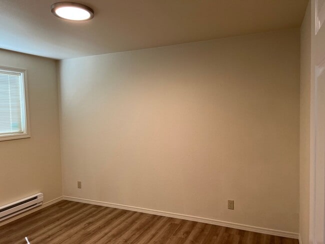 Foto del edificio - Quiet 2 bedroom apartment