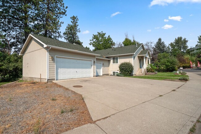 Building Photo - 1050 S Westcliff Pl