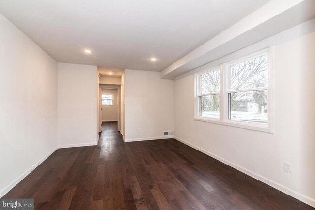 Building Photo - 2720 7th St NE