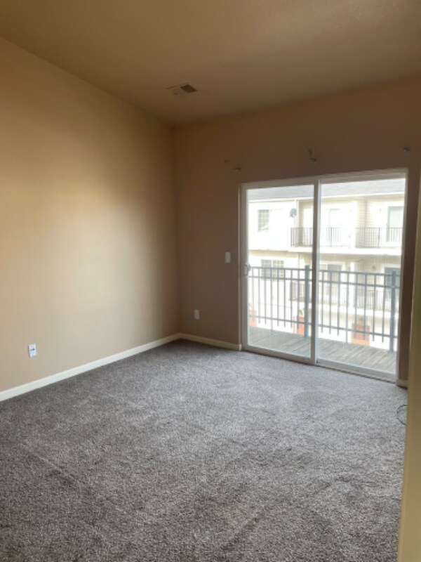 Building Photo - 43058 Burlington Dr
