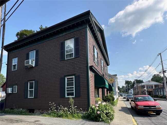 Building Photo - 152 Church St